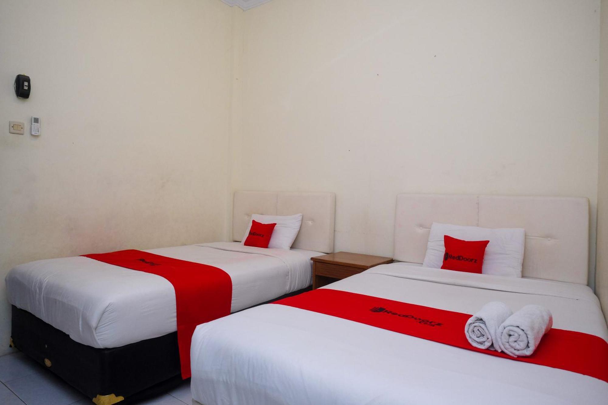 Reddoorz Syariah Near Pakuwon Mall Jogja Kejayan Exterior photo