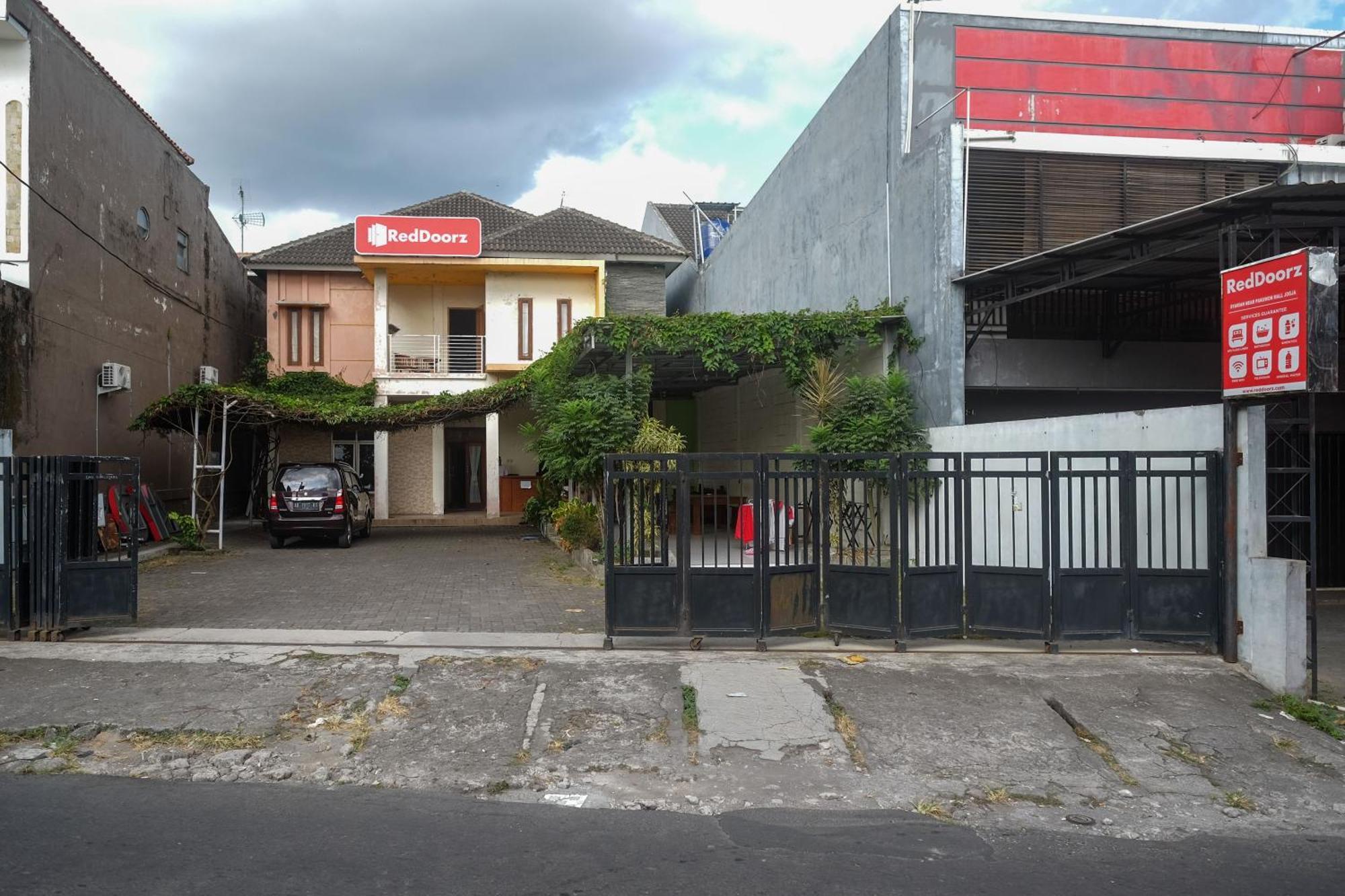 Reddoorz Syariah Near Pakuwon Mall Jogja Kejayan Exterior photo